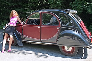 Anna in "2CV-Cranking"